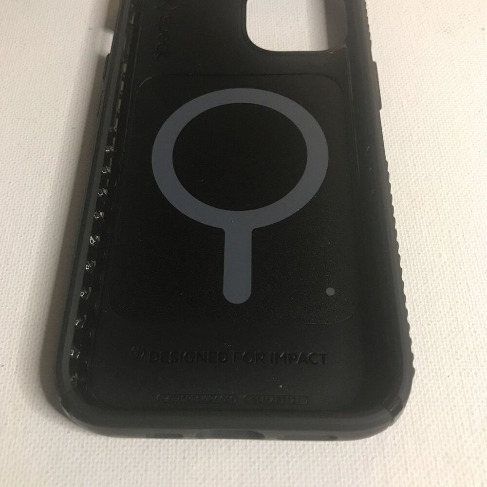 Speck - Presidio2 Grip with Magsafe for iPhone 13 - BLACK - Picture 3 of 8